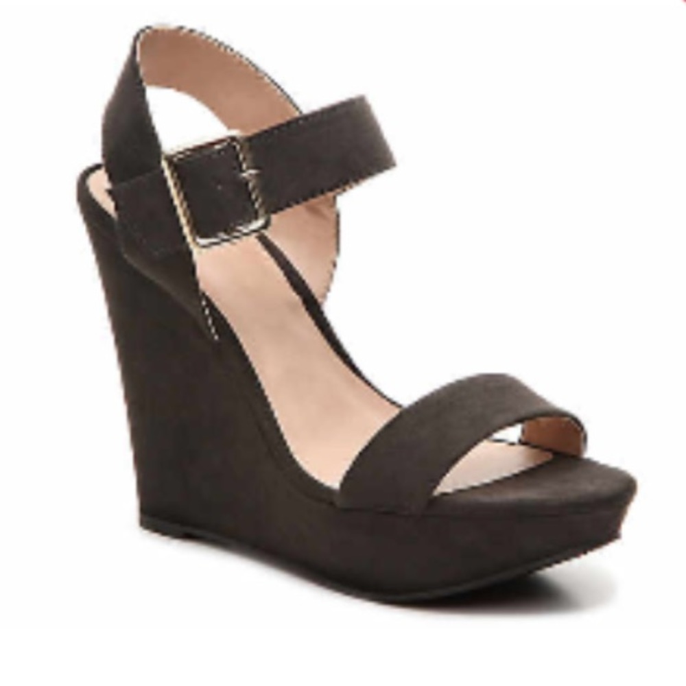 ISO these Mix No. 6 Jordie wedge sandals, size 6.